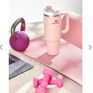 Stanley 40 oz. Quencher H2.0 FlowState Tumbler Pink Dust NWT
